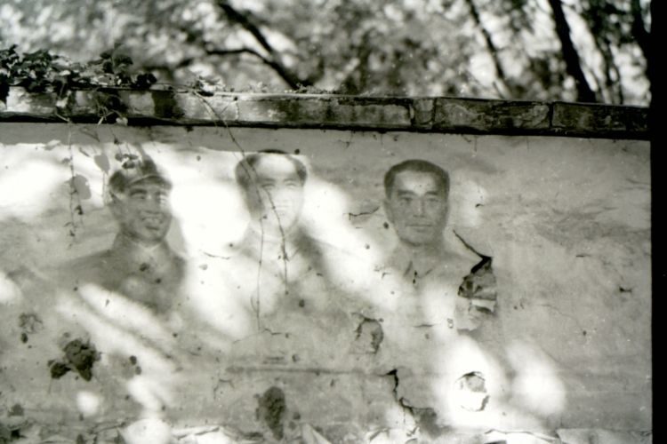 Writing Chinese History with Images