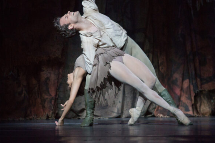 ROH 23/24 Season: Manon (12A)