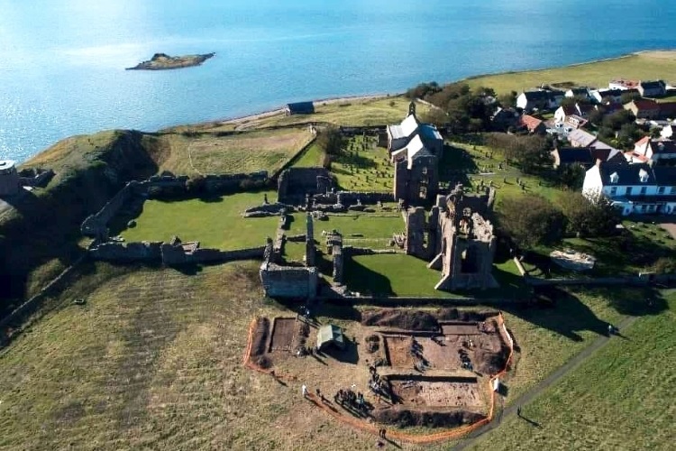 New light on early medieval Lindisfarne