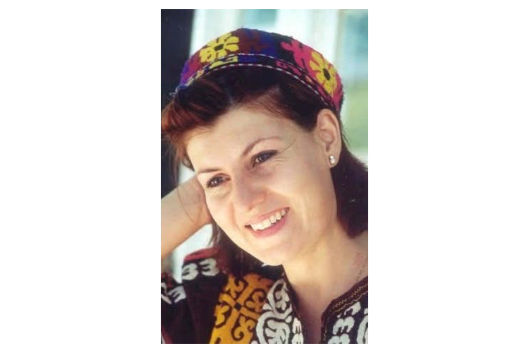 Translating Mothersland: Shahzoda Samarqandi, Shelley Fairweather-Vega, and the Politics of Language